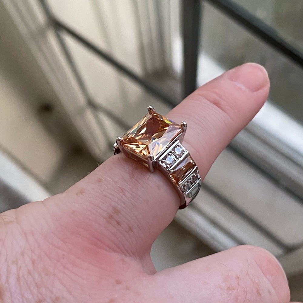 NIB Sterling silver and Morganite ring 💍